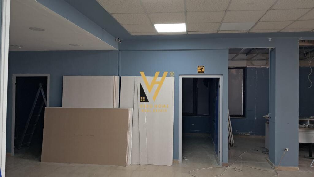 OFFICE 200 M2 FOR RENT AT PHARMACY 10 200,000 LEKE