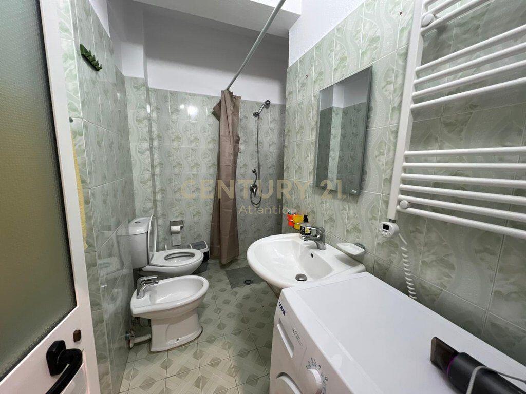 Apartament 1+1 me Dy Ballkone në Plazh, Stacioni i Dytë, Durrës 20 m larg detit !