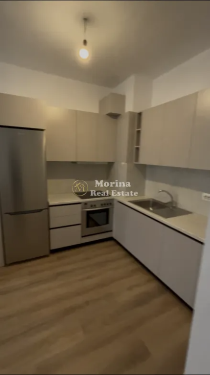 Affitto | Appartamento 2 + 1 | Kinostudio | 600 €/mese