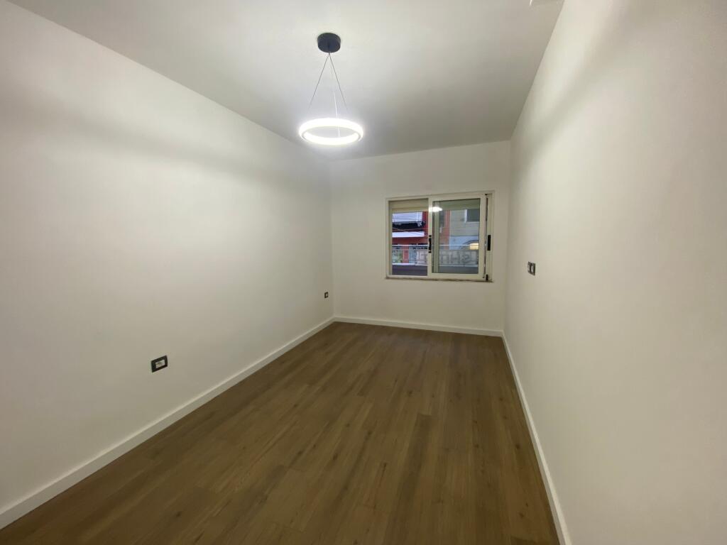 1+1 me verande,komune e parisit te ola fast,180.000 euro