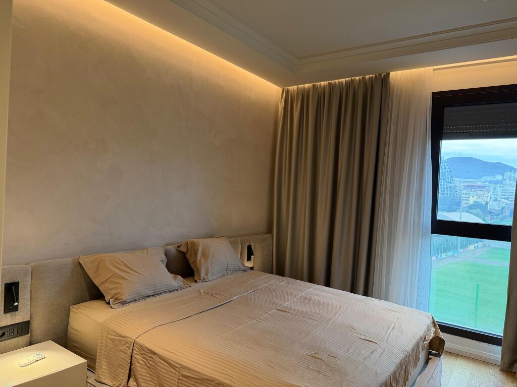 Shitet apartament 3+1+2 + post parkimi tek Rruga e Kosovareve