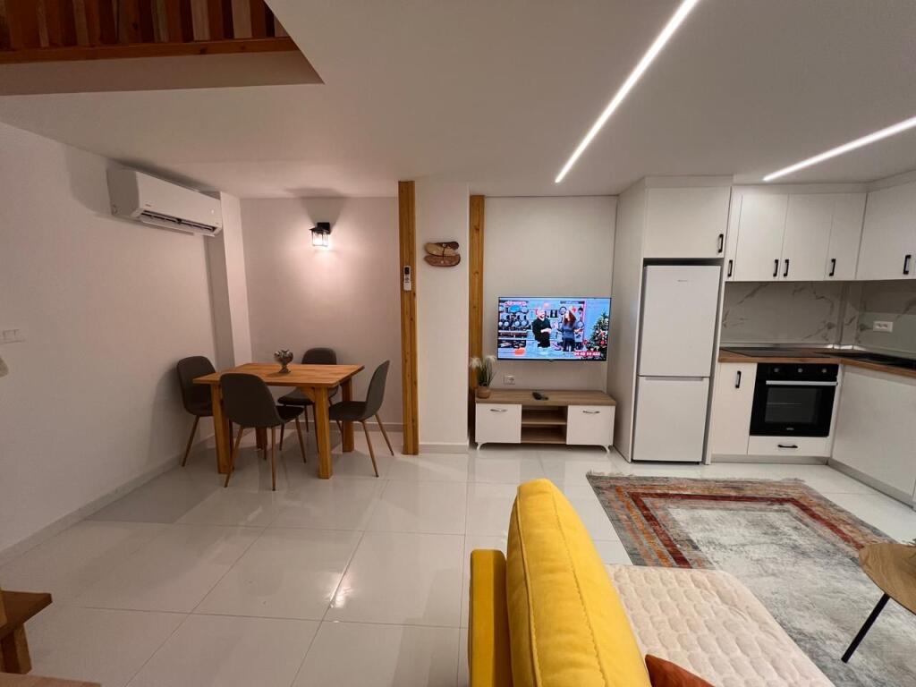 🏡 DUPLEX 1+1 APARTMENT FOR RENT – “4 Dëshmorët” Street