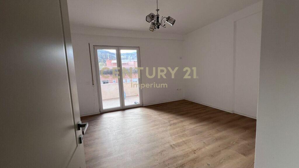 ✨ Apartament 2+1+2 në Kopshtin Botanik – ambient i qetë, pjesërisht i mobiluar 🏡