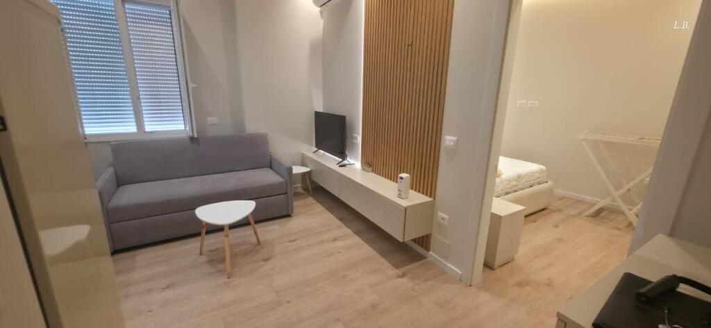 🏡 Jepet me qira apartament 1+1 📍 Qendër, Tiranë – tek 9-katësh
