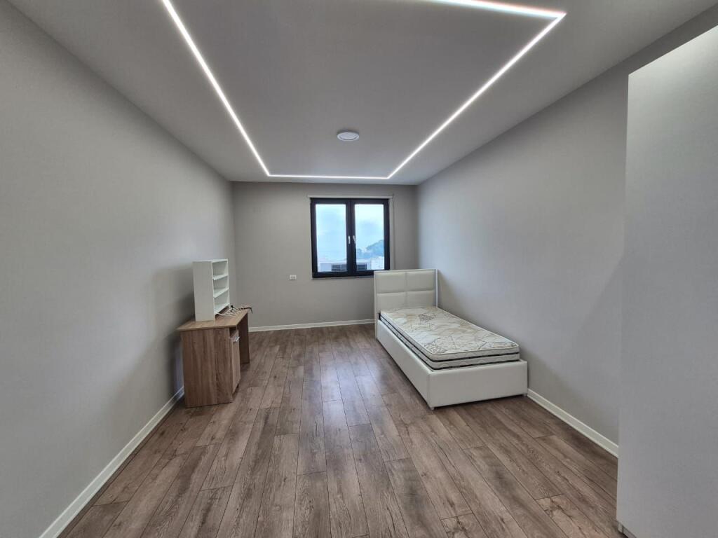 Jepet apartament me qera 2+1+2 me,Pamje fantastike deti ne vollga durres