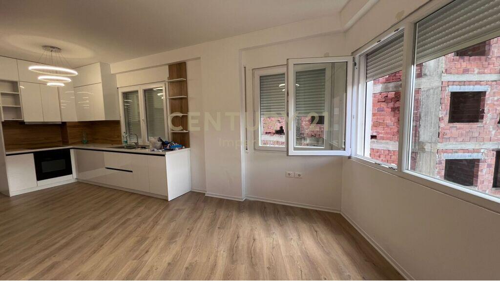 🏡 APARTAMENT 2+1+2 TEK KOPSHTI BOTANIK – PJESËRISHT I MOBILUAR 🌿