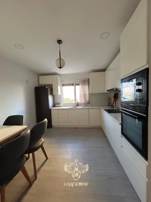 SHITET Super APARTAMENT  • 2+1+2 + Guzhine më vete + Garderobe • 12.000.000 leke ✅ 📍 Adresa: Vala Park,Stadiumi • Sipërfaqja: 98.5 m² neto ne certifik
