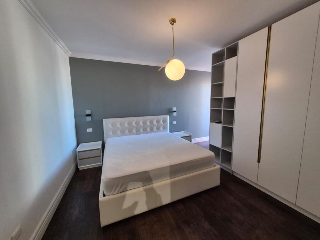 Jepet apartament me qera 1+1 modern  prane detit lagja 13 durres