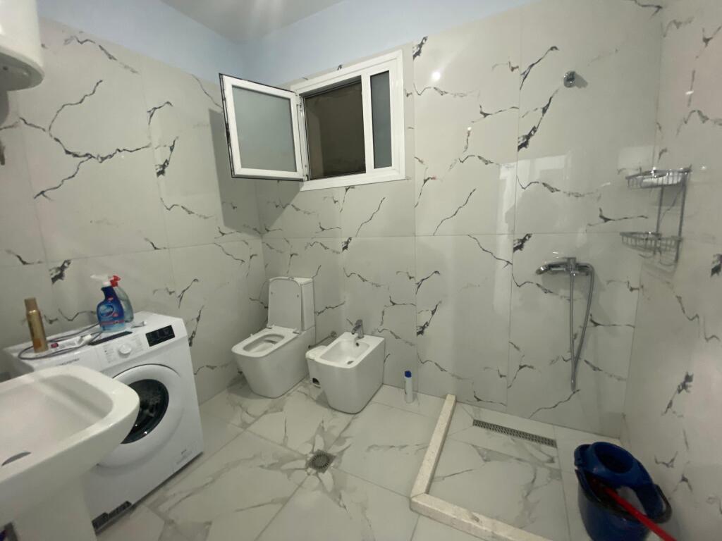 JEPET ME QERA APARTAMENT 2+1 📍 Rruga Shefqet Ndroqi, pranë Depove të Ujit