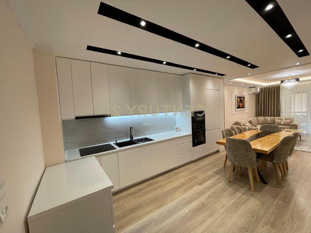 Jepet me qira Apartament 2+1 Me 2 Poste Parkimi ne Liqenin e Thate.