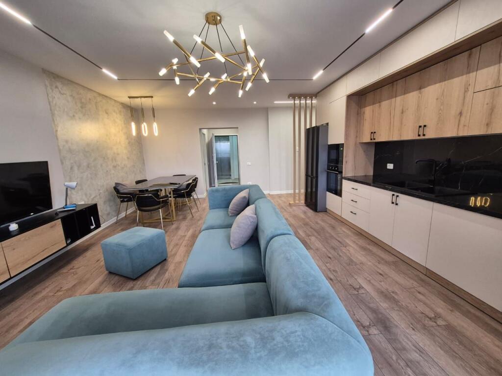 Jepet apartament me qera 2+1+2 me,Pamje fantastike deti ne vollga durres