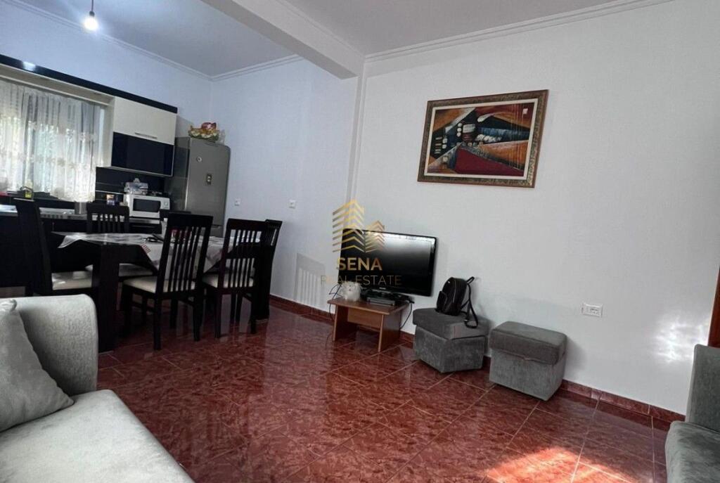 Rent, Private entrance, 2+1+ Parking space, Laprakë, 400 Euro/Month