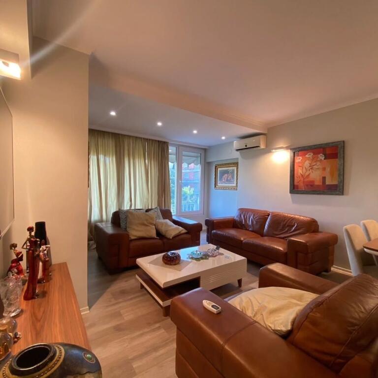 Shitet në Qëndër Apartament 2+1