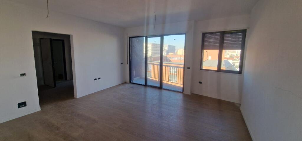 Shitet apartament 2+1+2 tualete+2 ballkone ne Don Bosko te kompleksi "Twister".