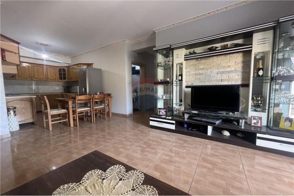 Apartament 2+1+2 për Shitje  Vlorë, Rruga Ali Demi 