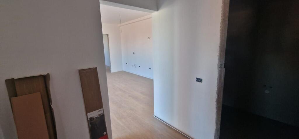 Shitet apartament 2+1+2 tualete+2 ballkone ne Don Bosko te kompleksi "Twister".