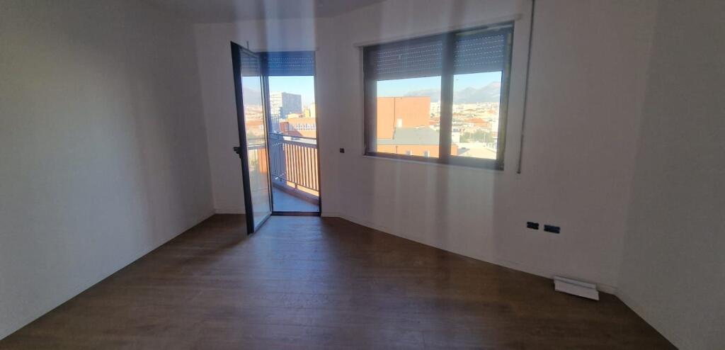 Shitet apartament 2+1+2 tualete+2 ballkone ne Don Bosko te kompleksi "Twister".