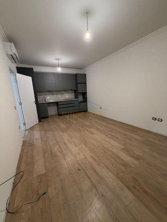 Apartament me Qira Per Zyra 1+1 Komuna e Parisit, Tiranë