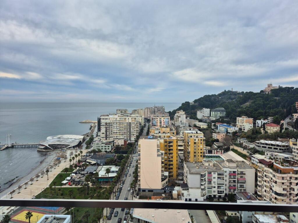 Jepet apartament me qera 2+1+2 me,Pamje fantastike deti ne vollga durres