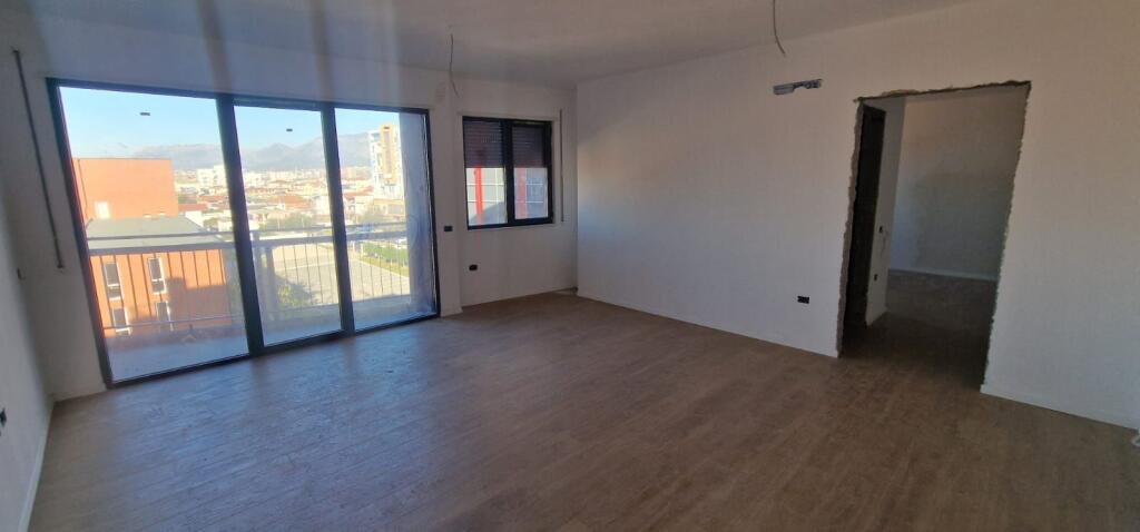 Shitet apartament 2+1+2 tualete+2 ballkone ne Don Bosko te kompleksi "Twister".