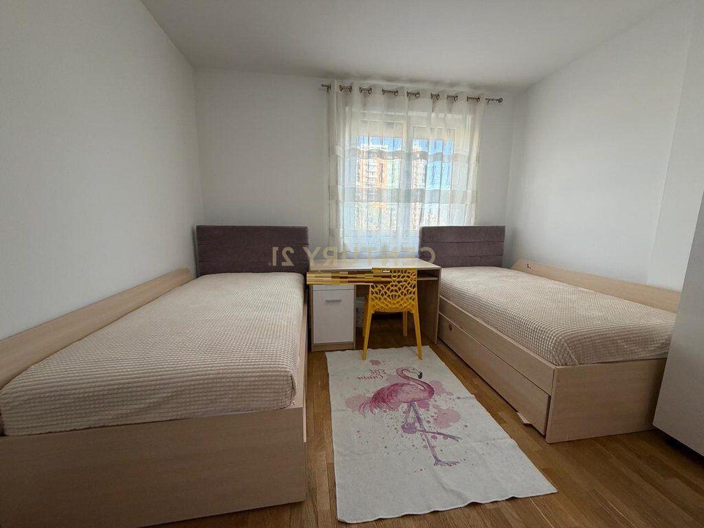 Apartament 2+1+Parkim për Qira pranë Piramidës