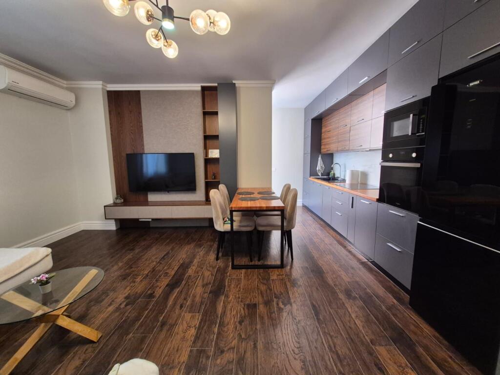 Jepet apartament me qera 1+1 modern  prane detit lagja 13 durres