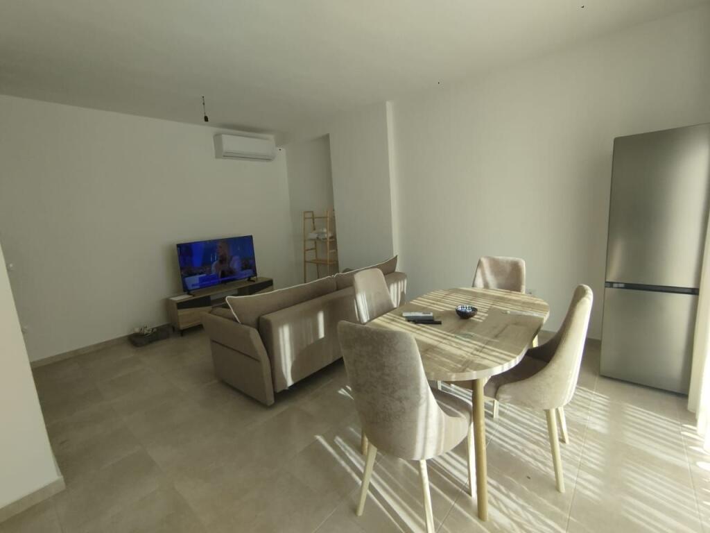 Apartament 2+1 me qera Ish Fusha e Aviacionit ne Tirane