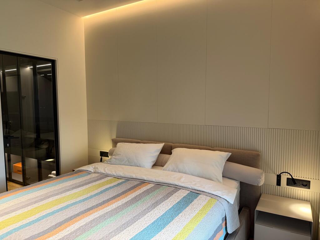 Shitet apartament 3+1+2 + post parkimi tek Rruga e Kosovareve