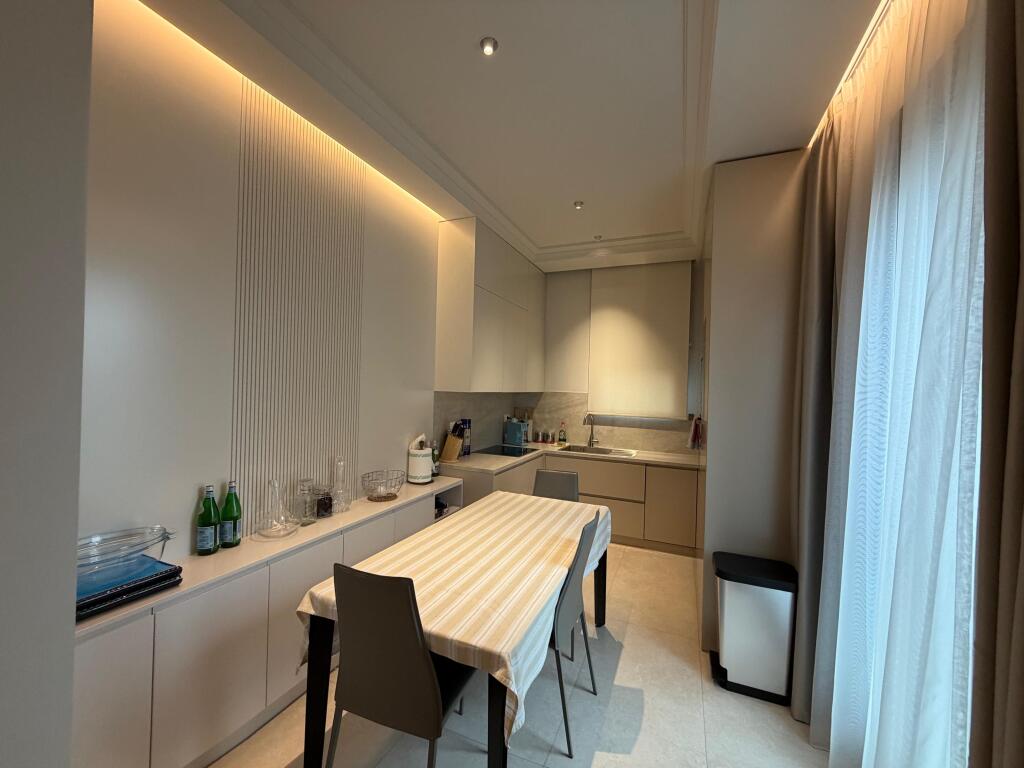 Shitet apartament 3+1+2 + post parkimi tek Rruga e Kosovareve