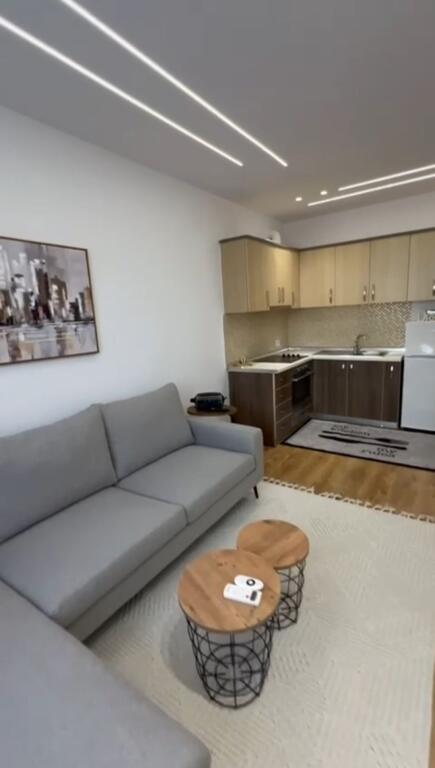 Shitet apartament garsoniere e kthyer ne 1+1 ne Misto Mame.