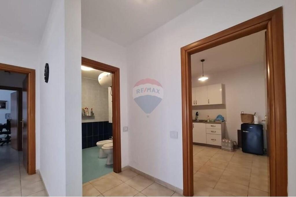 Apartment 4+1+2 for Rent for Offices