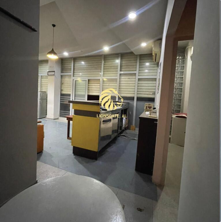 🏢 AMBIENT BIZNESI ME QERA – PRANË MATERNITETIT TË RI