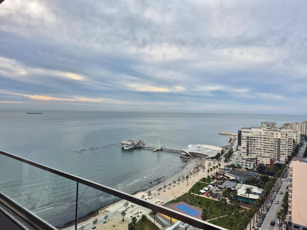 Jepet apartament me qera 2+1+2 me,Pamje fantastike deti ne vollga durres