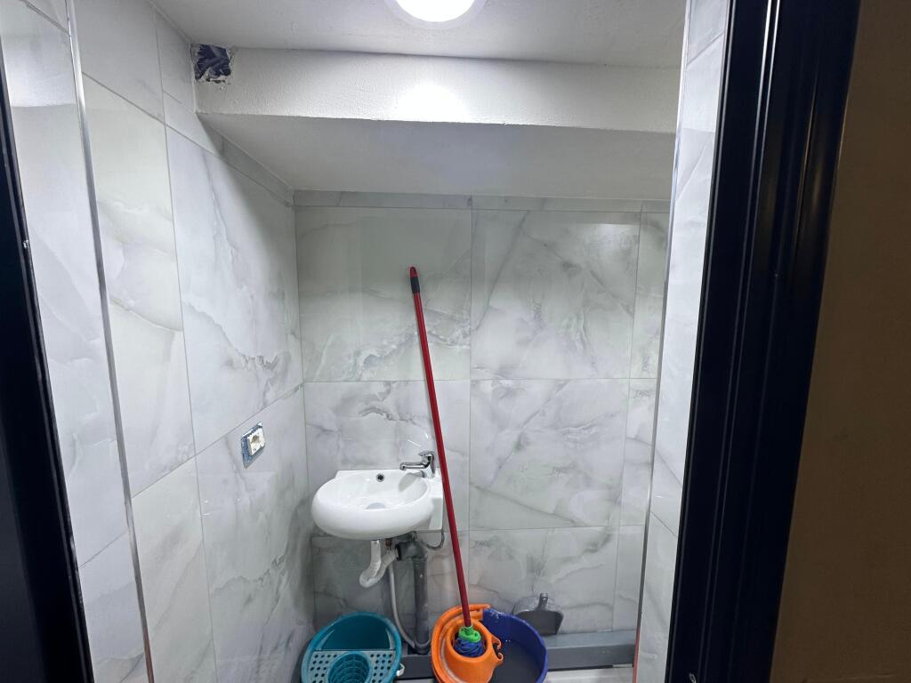 Spazio Ufficio in Affitto nella zona di Myslym Shyri