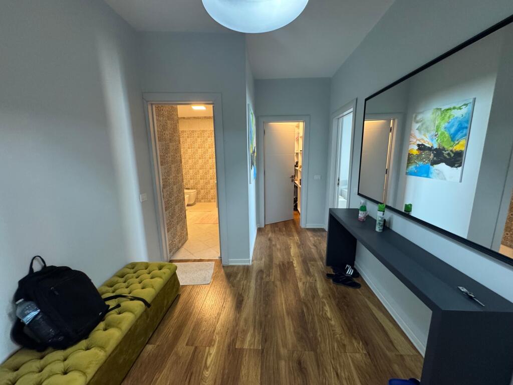 Jepet apartament me qera 1+1  me pamje fantastike  nga deti lagja 1 durres