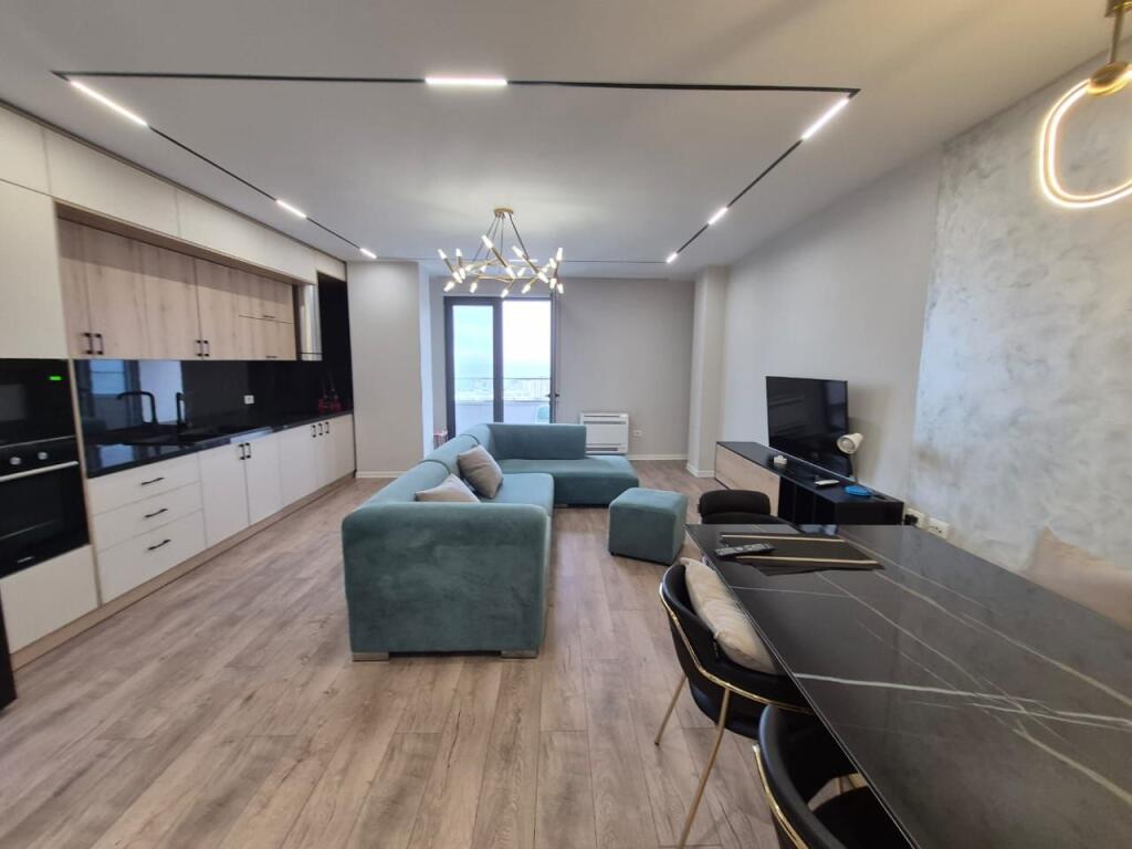 Jepet apartament me qera 2+1+2 me,Pamje fantastike deti ne vollga durres