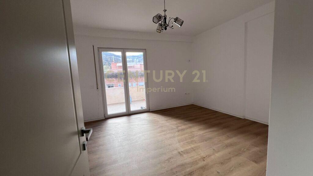 🏡 APARTAMENT 2+1+2 TEK KOPSHTI BOTANIK – PJESËRISHT I MOBILUAR 🌿