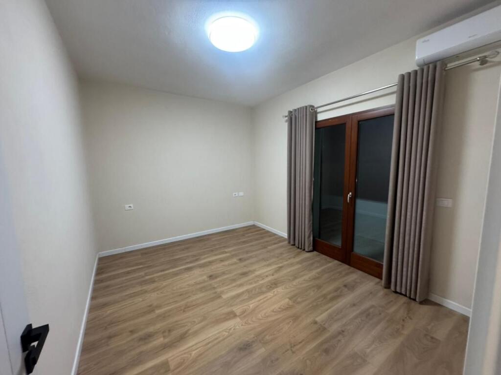 🏡 JEPET ME QIRA – PJESË VILE (KATI I 2-TË)  📍 Sauk, pranë Hotel Baron💰 Qira: 500 € / muaj
