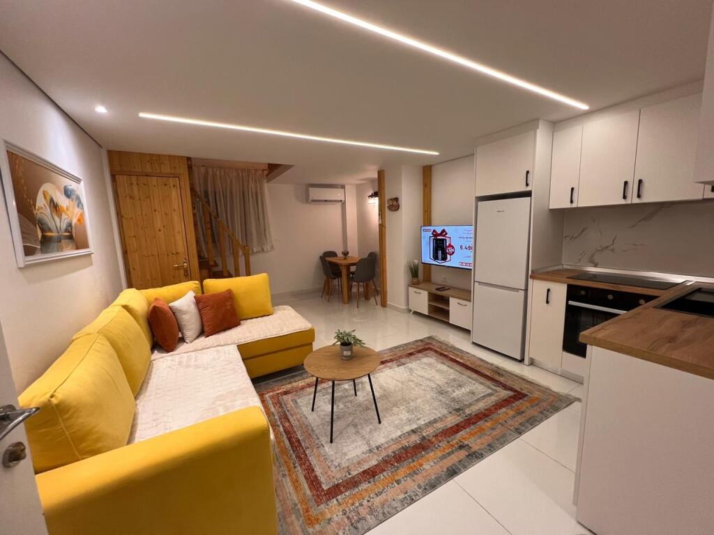 🏡 DUPLEX 1+1 APARTMENT FOR RENT – “4 Dëshmorët” Street