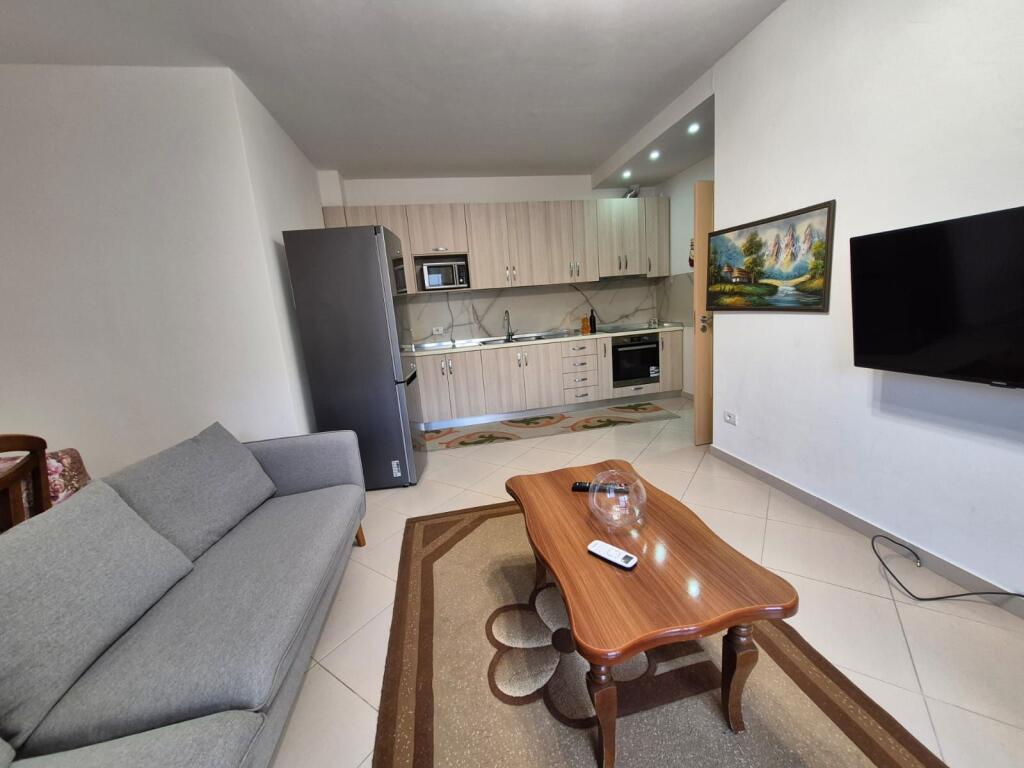 Jepet apartament me qera 1+1 prane shkolles marie kaculini durres