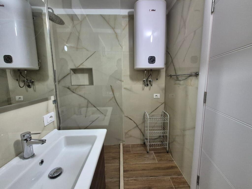 Jepet apartament me qera 2+1+2 me,Pamje fantastike deti ne vollga durres