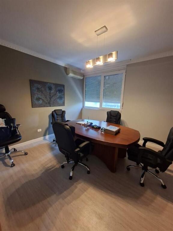 ZYRE ME QERA 105 M2 ISH EKSPOZITA 70.000 LEKE