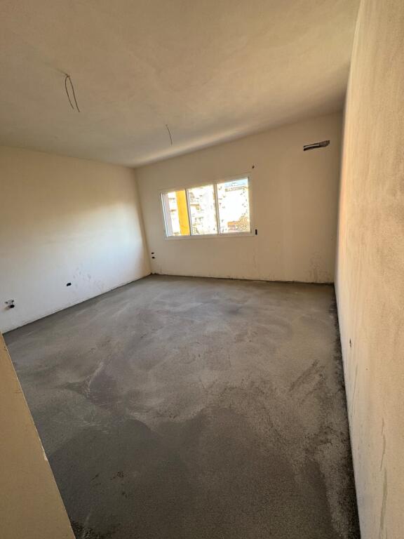 Shkolla Kuqe Shitet Apartament 2+1+ Post Parkimi