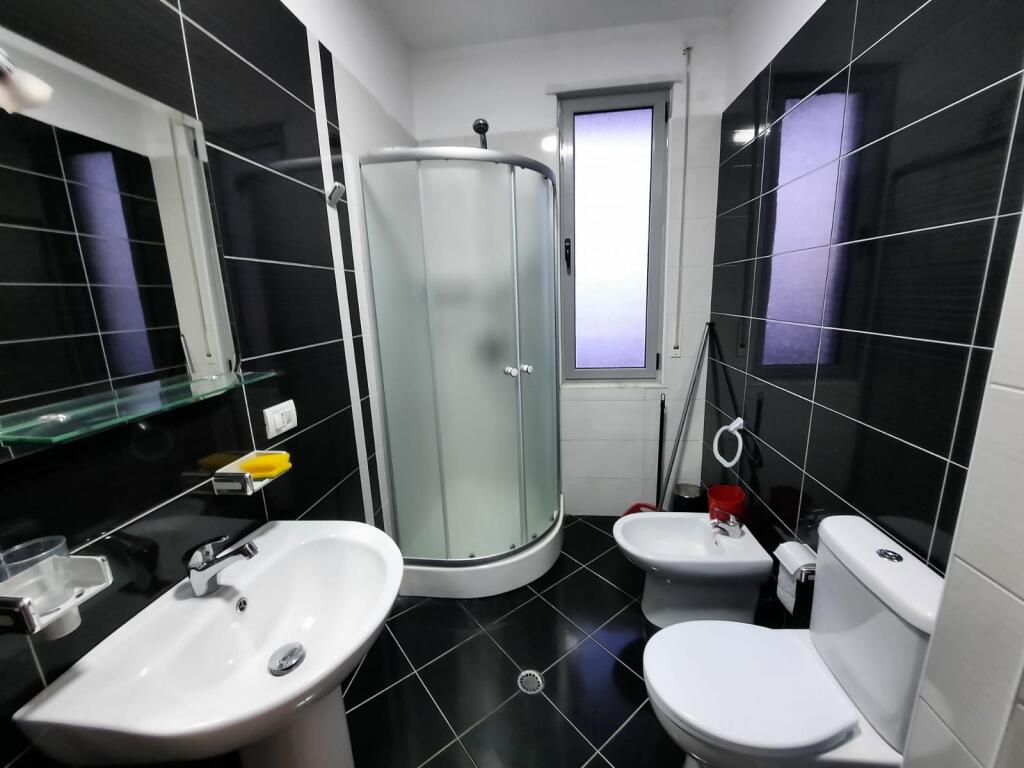 Jepet apartament me qera 2+1+2 me pamje deti lagja 1 durres