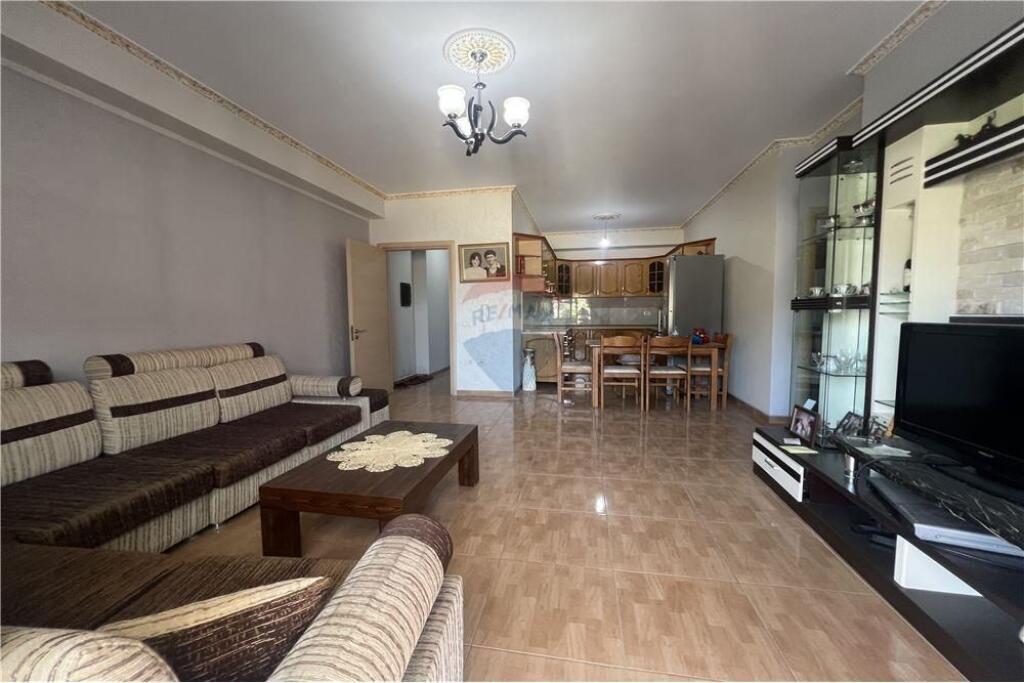 Apartament 2+1+2 për Shitje  Vlorë, Rruga Ali Demi 