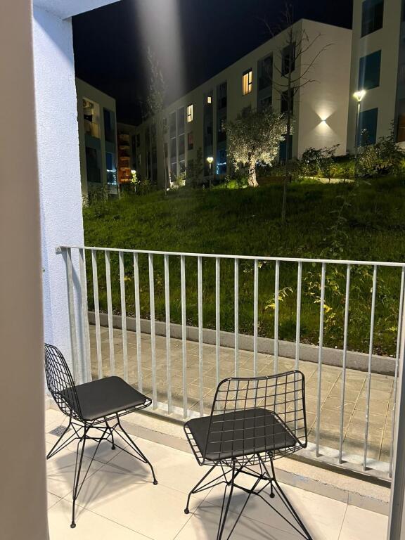 🏡 Jepet me qira Apartament 1+1 📍 Rezidenca Oxa Fresk💶 Çmimi: 350 € / muaj