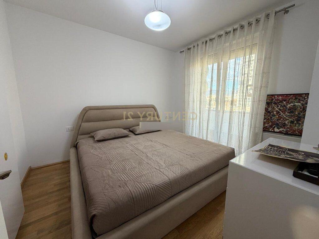 Apartament 2+1+Parkim për Qira pranë Piramidës