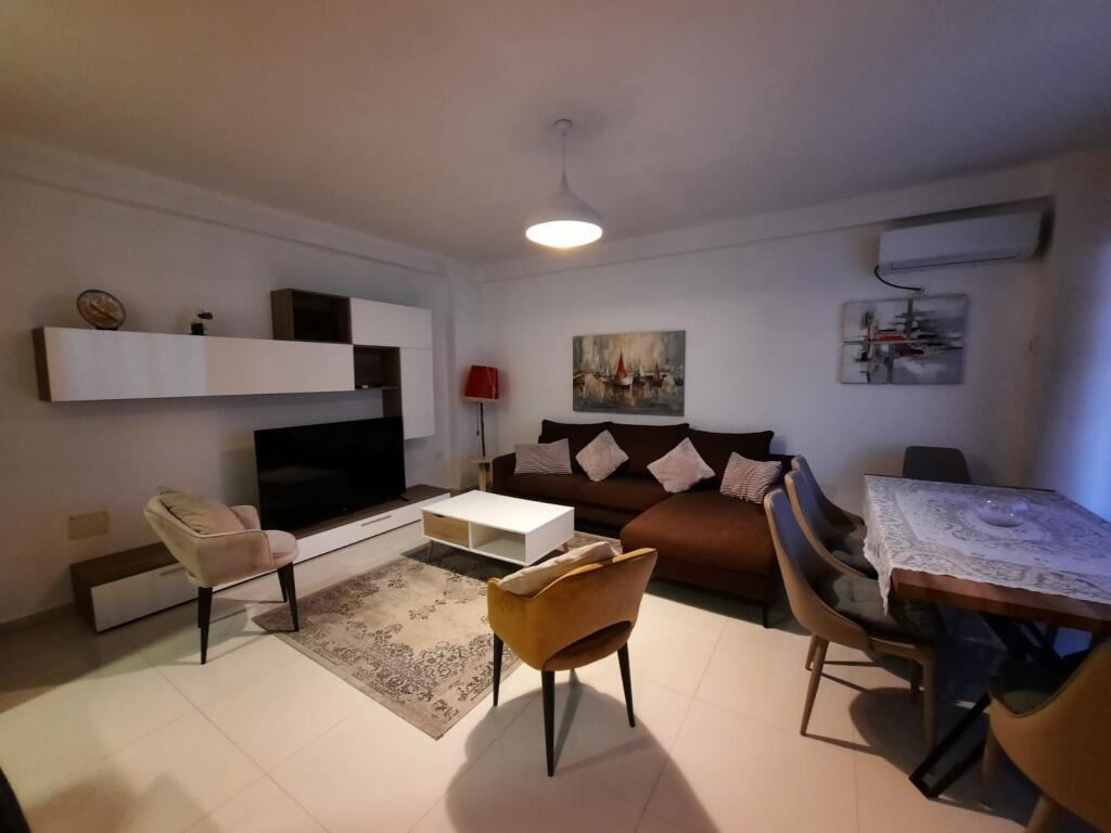 Jepet apartament me qera 2+1+2 me pamje deti lagja 1 durres