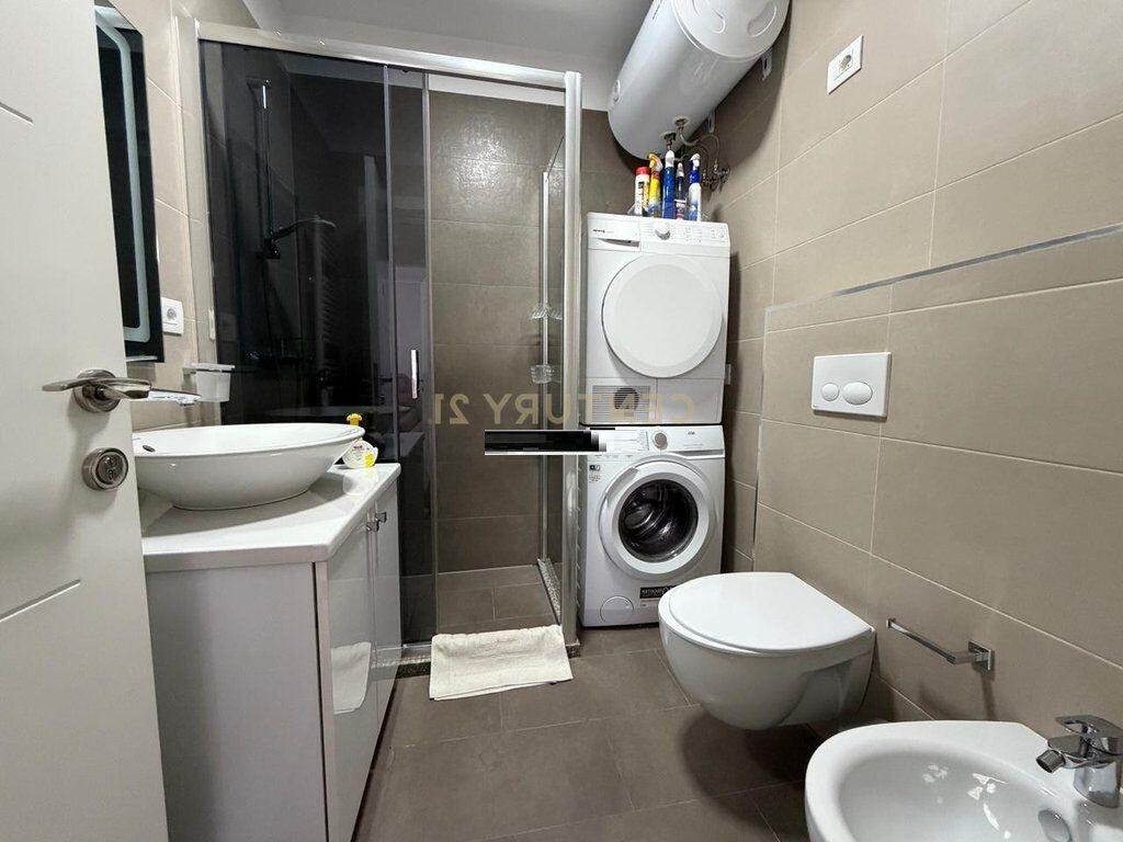 Apartament 2+1+Parkim për Qira pranë Piramidës