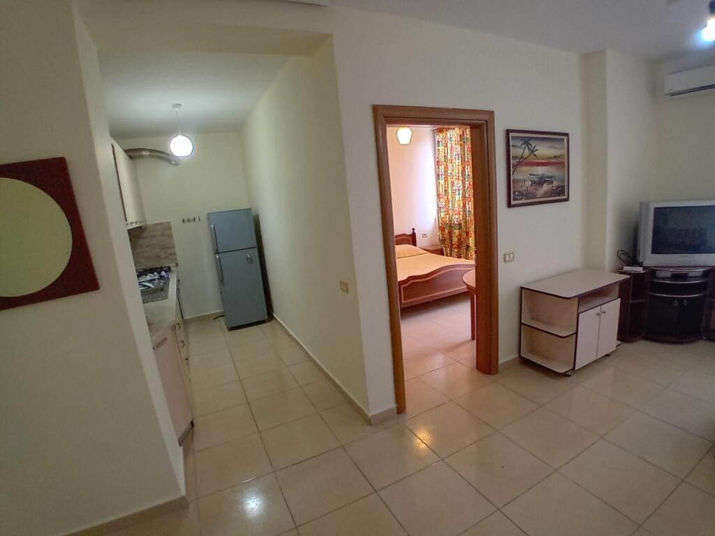 Jepet apartament me qera 1+1